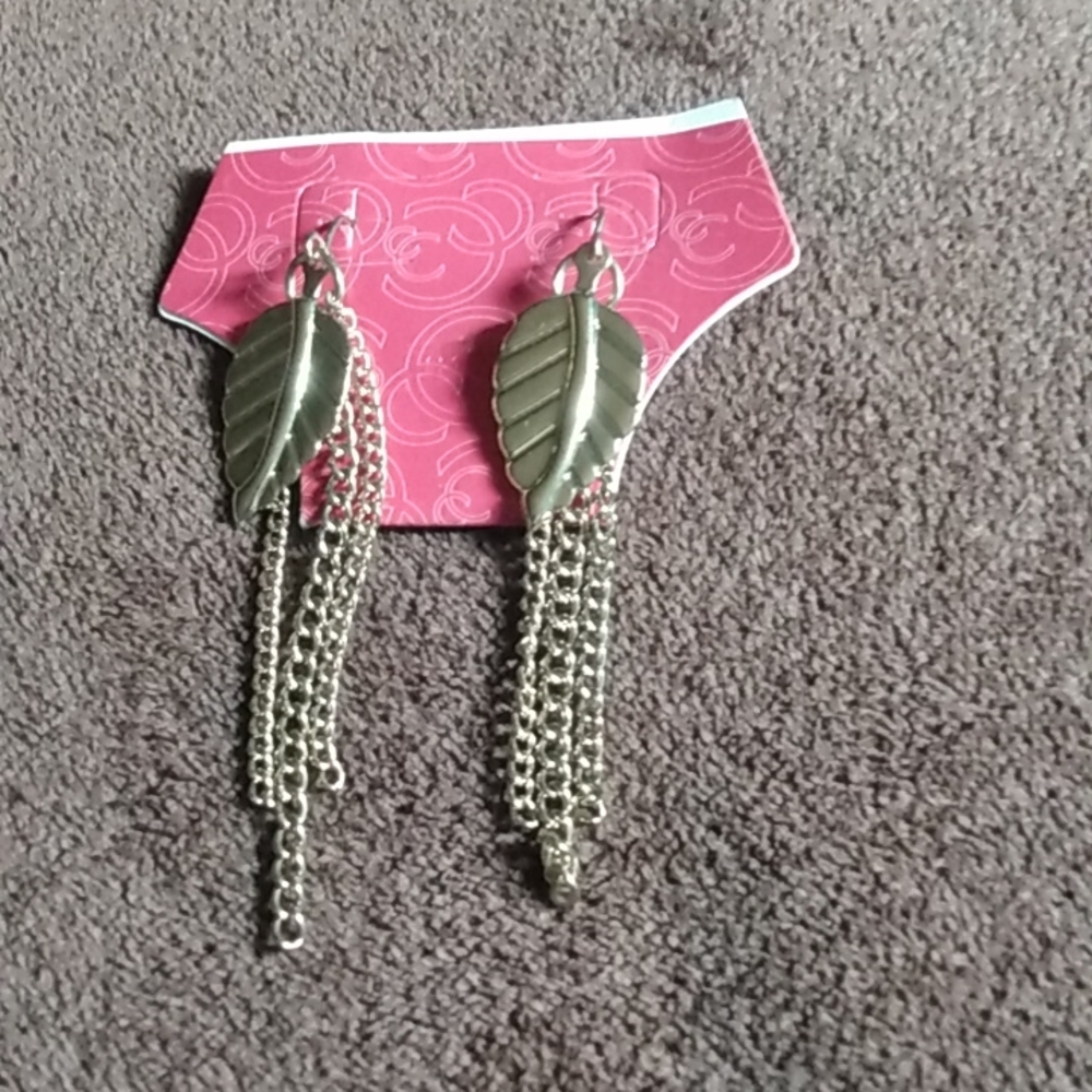 Dangle earrings no brand